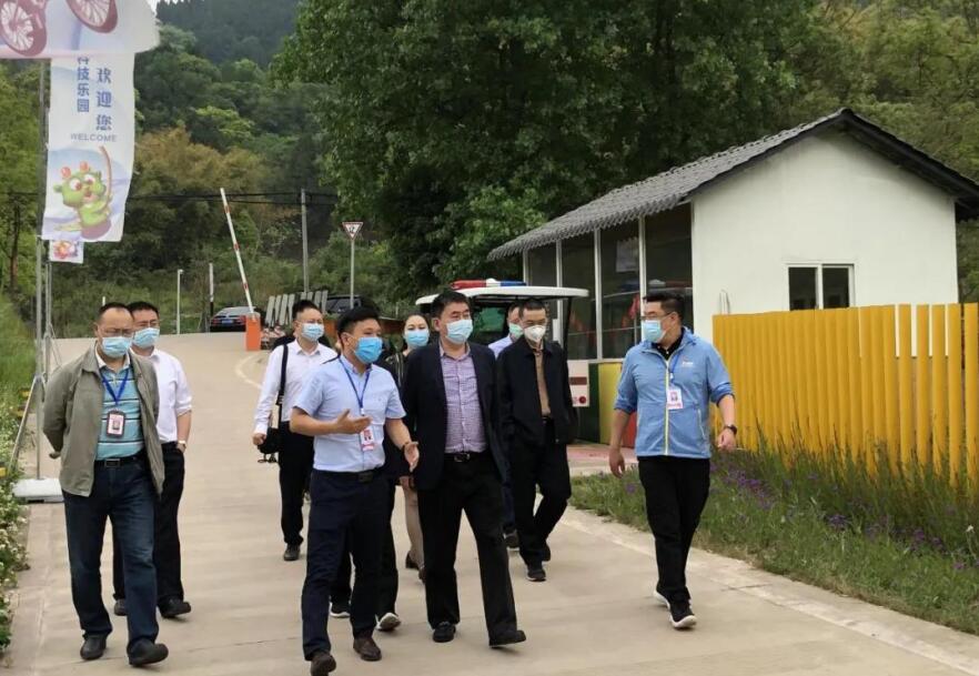 人生就是搏集团向导到金龙长城景区调研指导事情