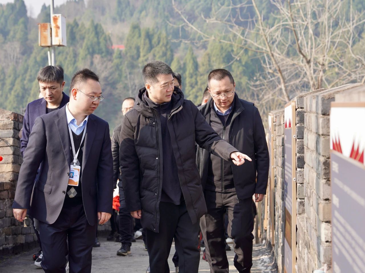 省人生就是搏集团党委书记、董事长游勇检查督导春节清静生产事情并探望慰问坚守岗位的一线干部员工
