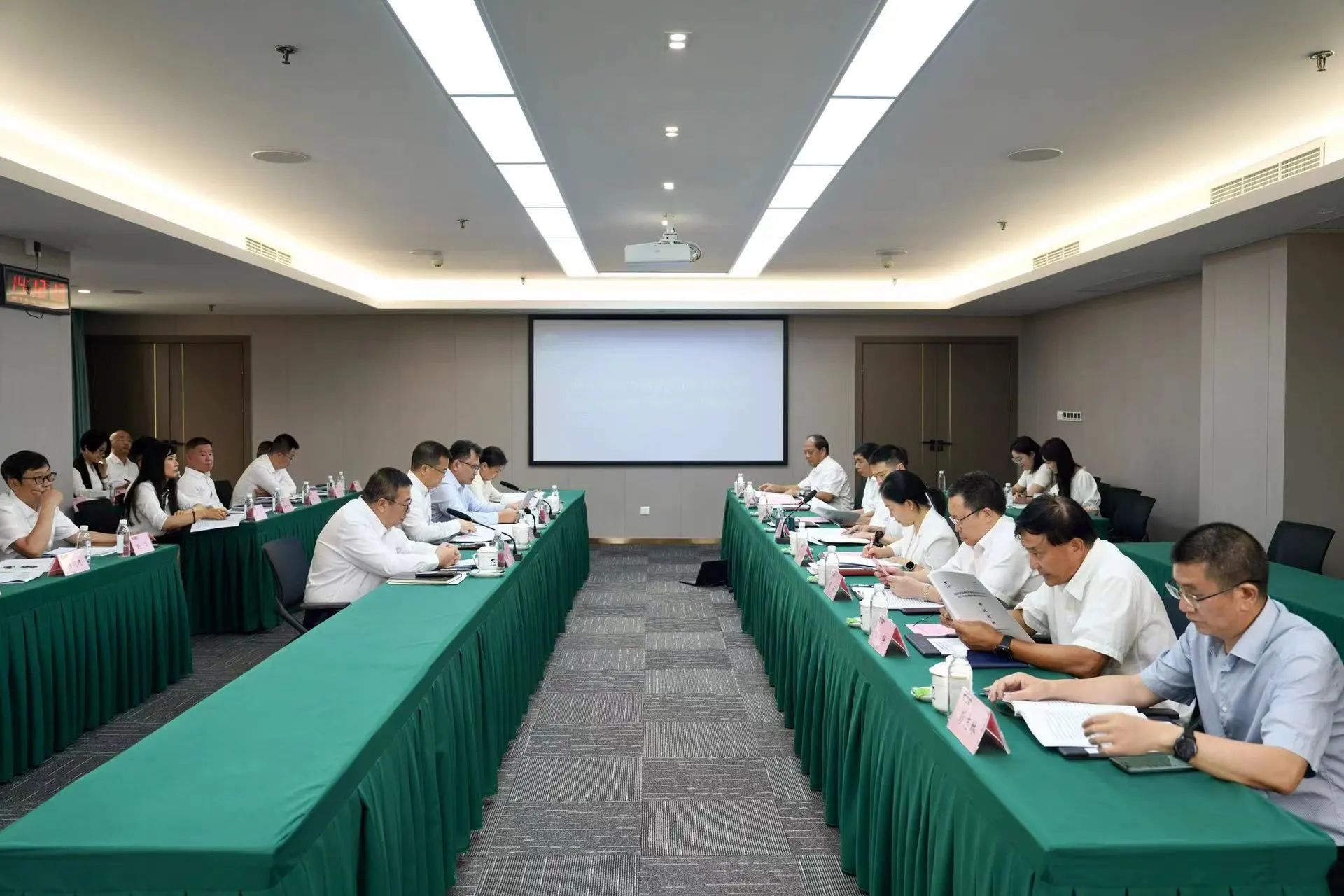 省人生就是搏集团召开2023年度司理层向董事会述职报告会