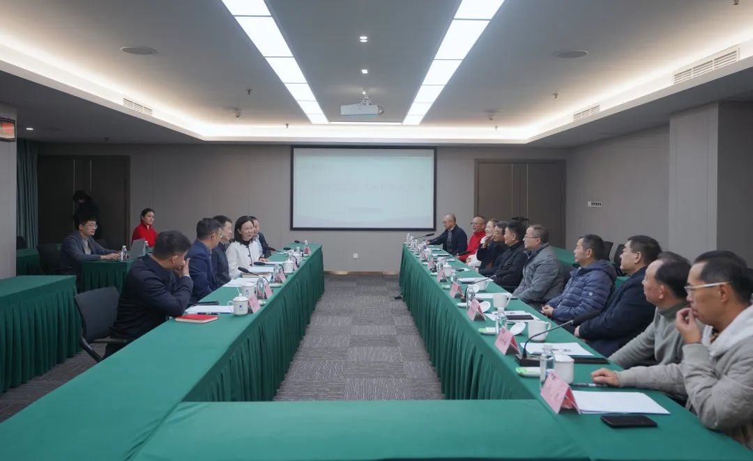 省人生就是搏集团组织召开老干部座谈会