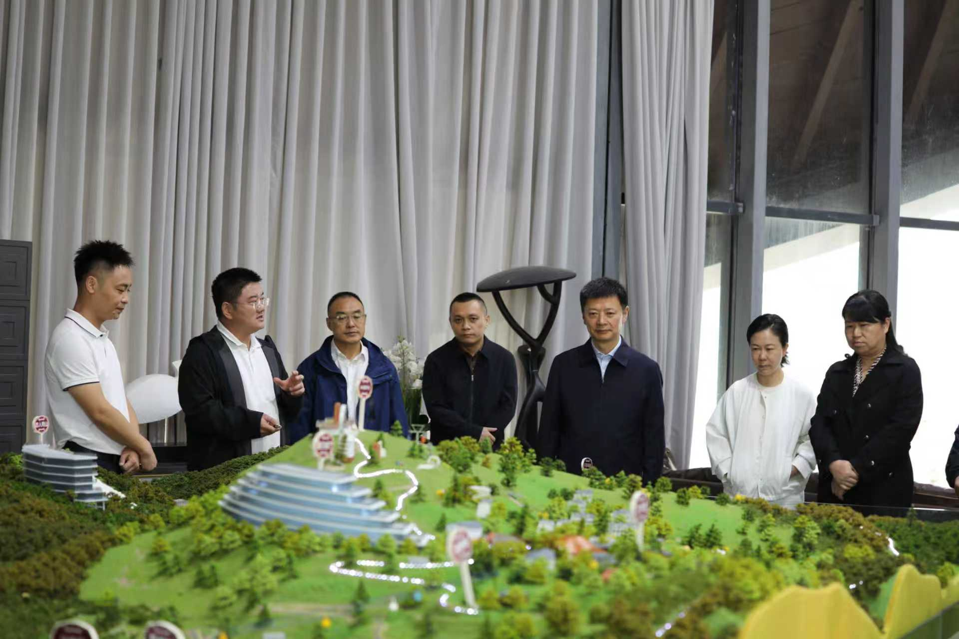 深入贯彻省委十二届七次全会精神 共绘高原旅游新蓝图——省人生就是搏集团与雅安市委、市政府配合前往雅安市牛背山景区开展调研并现场办公